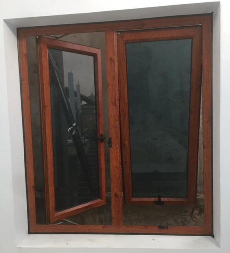 cửa sổ nhôm Việt Pháp giả gỗ