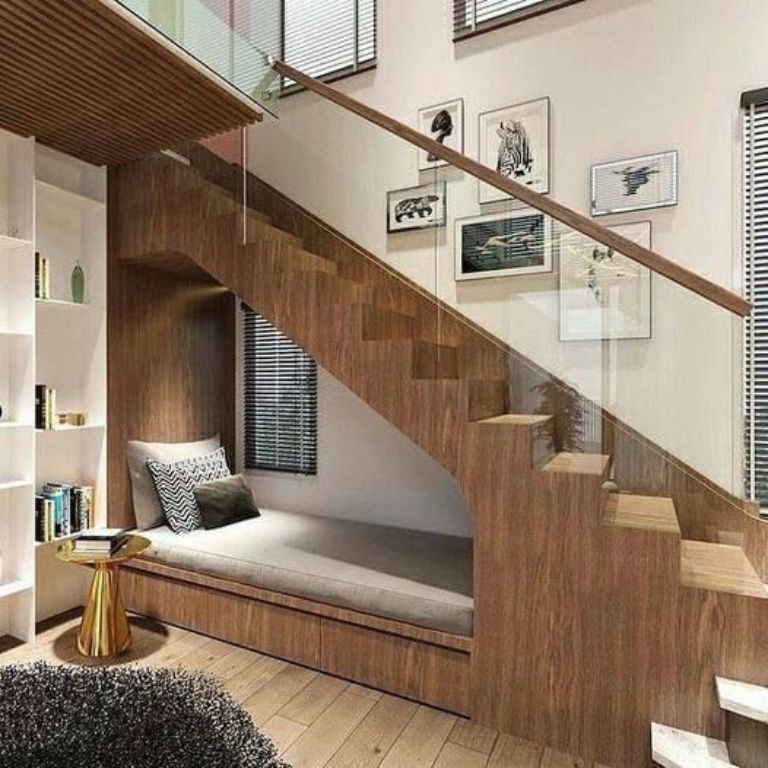 Cầu thang kính gỗ kết hợp giường ngủ