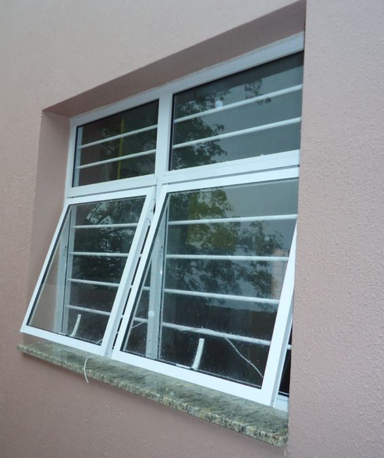 cửa sổ mở hất 2 cánh kết hợp với vách kính cố định
